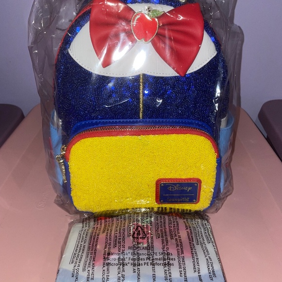 NWT Disney Princess Sequin Snow White Backpack and Wallet - Picture 1 of 1